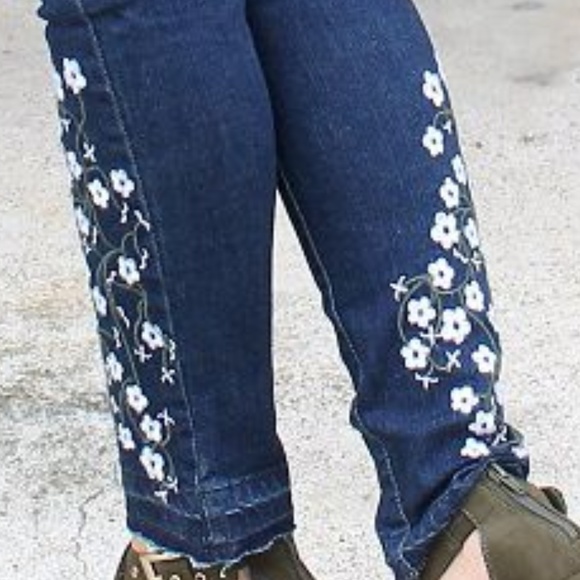 L&B Plus Size Floral Embroidered Distressed Jeans - Picture 3 of 7